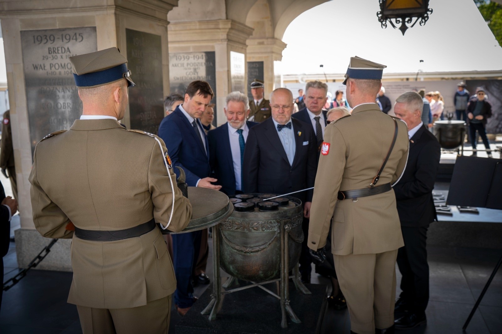 Seimo Pirmininkas su Seimo narių delegacija su darbo vizitu lankėsi Varšuvoje